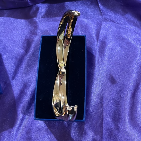 Swarovski all around bracelet ! New w box - Picture 7 of 9